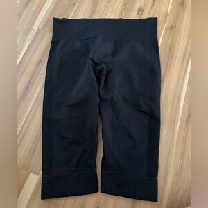 Lululemon Seamlessly Street Crop 12